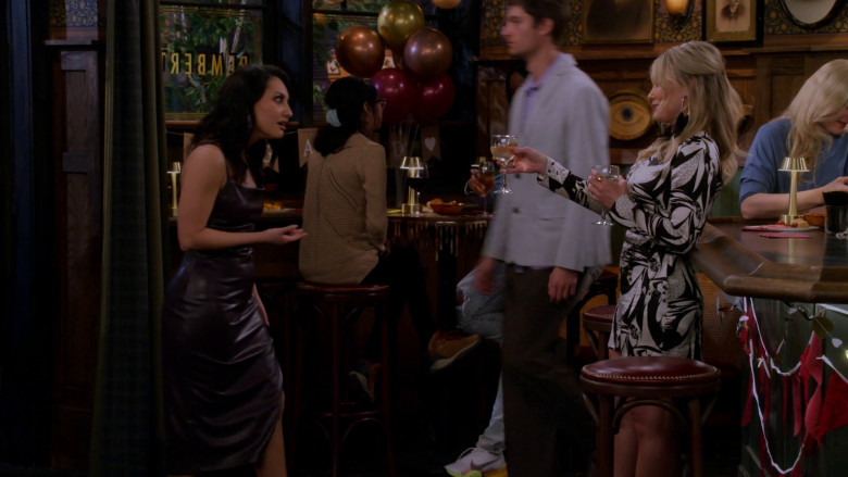 Nike Women's Sneakers in How I Met Your Father S02E14 "Disengagement Party" (2023) - 376922