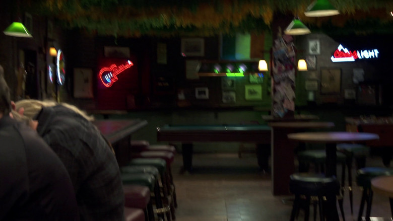 Coors Light Neon Sign in It's Always Sunny in Philadelphia S16E02 "Frank Shoots Every Member of the Gang" (2023) - 377780