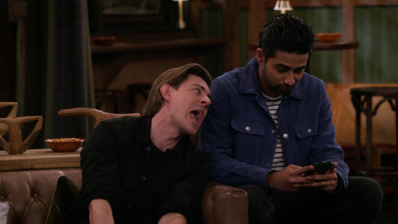 Apple iPhone Smartphone of Suraj Sharma as Sid in How I Met Your Father S02E17 "Out of Sync" (2023) - 381372