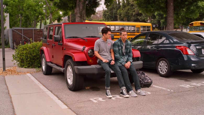 Converse and Vans Sneakers in Never Have I Ever S04E03 "...liked a bad boy" (2023) - 377495