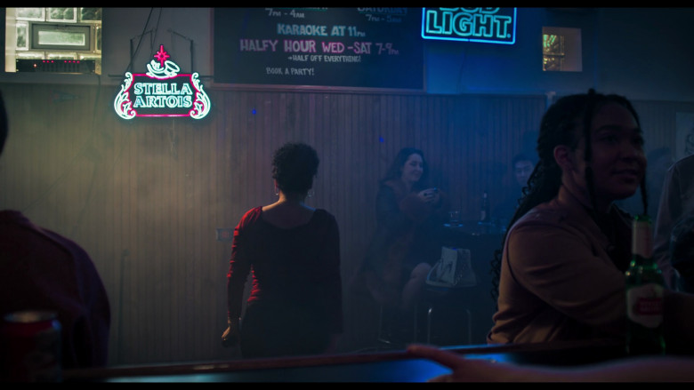Stella Artois and Bud Light Beer Signs in The Bear S02E05 "Pop" (2023) - 380241