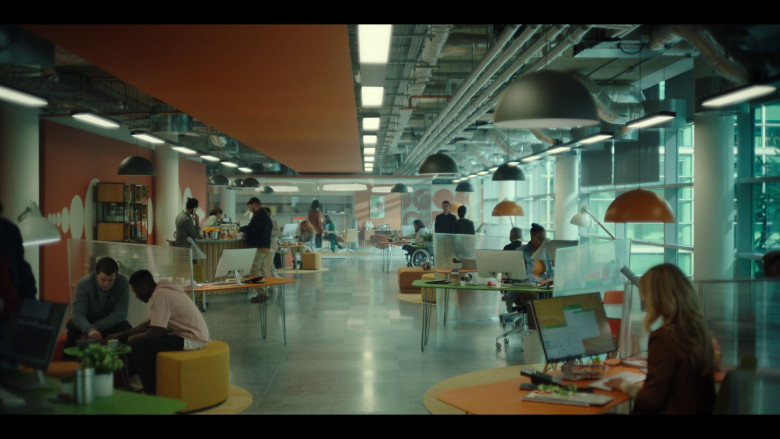 Dell Monitors in Black Mirror S06E01 "Joan Is Awful" (2023) - 379028