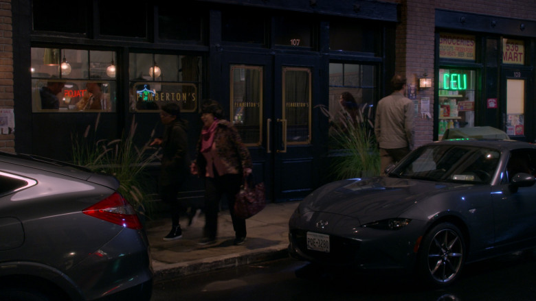 Mazda Car in How I Met Your Father S02E16 "The Jersey Connection" (2023) - 379915