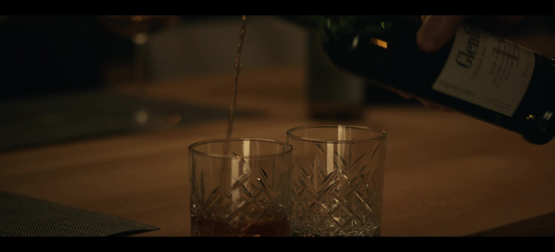 Glenfiddich 12 Year Old Single Malt Scotch Whisky Enjoyed by John Krasinski & Wendell Pierce as James Greer in Tom Clancy's Jack Ryan S04E01 "Triage" (2023) - 382032