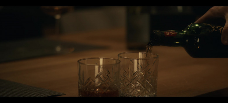 Glenfiddich 12 Year Old Single Malt Scotch Whisky Enjoyed by John Krasinski & Wendell Pierce as James Greer in Tom Clancy's Jack Ryan S04E01 "Triage" (2023) - 382033