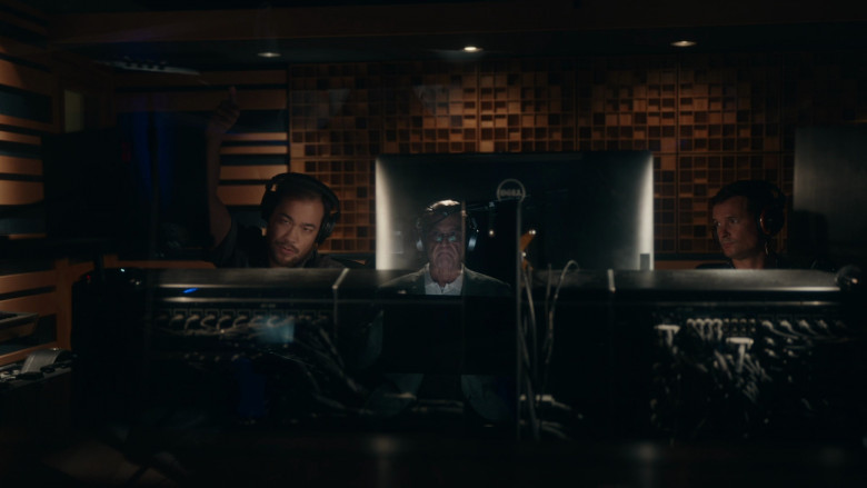 Dell Monitor in The Righteous Gemstones S03E01 "For I Know the Plans I Have for You" (2023) - 379800
