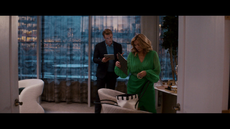 Apple iPad Tablets in Glamorous S01E01 "RSVP Now!" (2023) - 380356