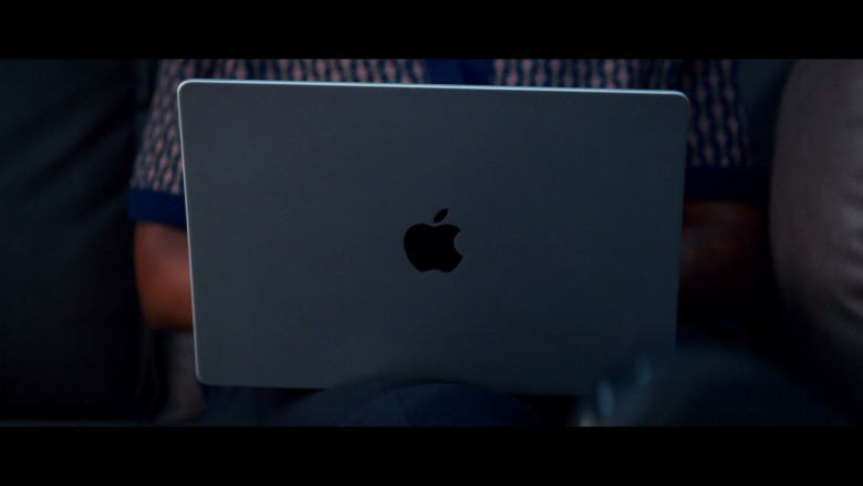Apple MacBook Laptop in Glamorous S01E04 "Cash Only" (2023) - 380512