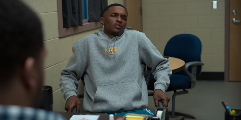 Nike Hoodie in Swagger S02E02 "18" (2023) - 381918