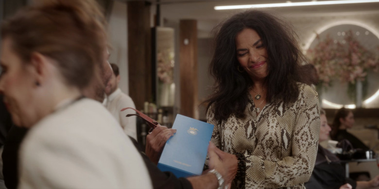 Tequila Casa Dragones Held by Sarita Choudhury as Seema Patel in And Just Like That... S02E02 "The Real Deal" (2023) - 381032