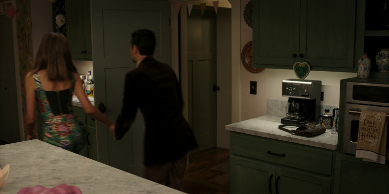 Cuisinart Coffee Machine in With Love S02E03 "Lily's Double Quinceañera" (2023) - 376074