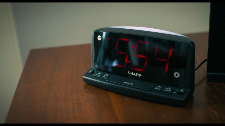 Sharp Digital Clock in The Bear S02E01 "Beef" (2023) - 380135