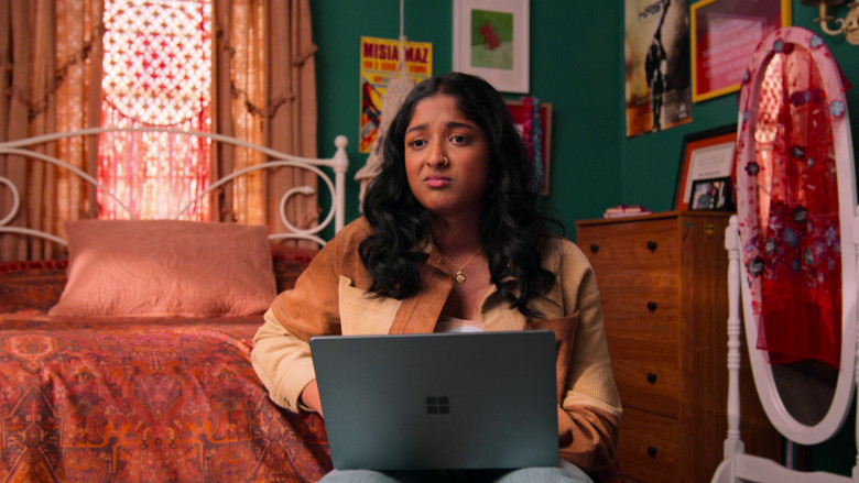Microsoft Surface Laptop Used by Maitreyi Ramakrishnan as Devi Vishwakumar in Never Have I Ever S04E04 "...wrecked my future" (2023) - 377555