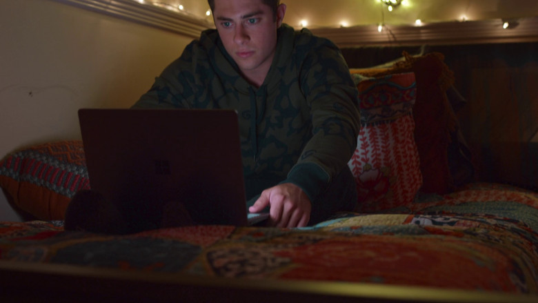 Microsoft Surface Laptop Used by Jaren Lewison as Benjamin (Ben) Gross in Never Have I Ever S04E10 "...said goodbye" (2023) - 377718