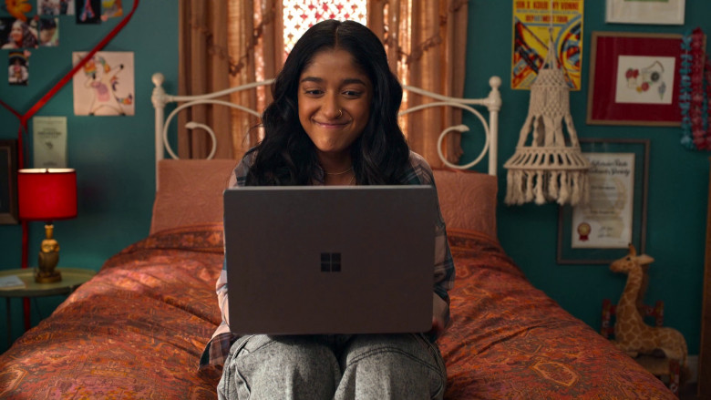 Microsoft Surface Laptop Used by Maitreyi Ramakrishnan as Devi in Never Have I Ever S04E08 "...set my mom up" (2023) - 377674