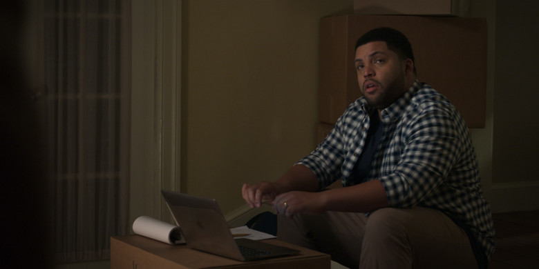 Apple MacBook Laptops in Swagger S02E02 "18" (2023) - 381882