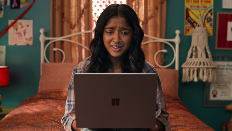 Microsoft Surface Laptop Used by Maitreyi Ramakrishnan as Devi in Never Have I Ever S04E08 "...set my mom up" (2023) - 377676