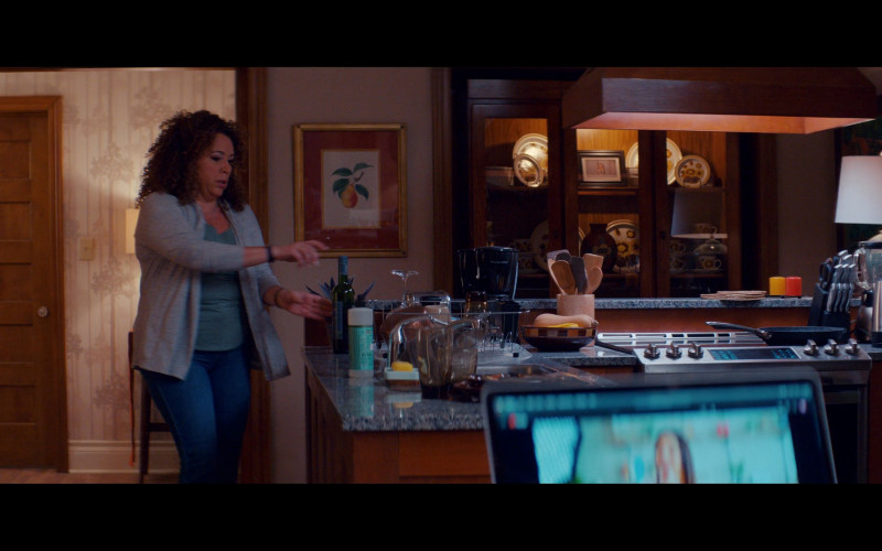 Mrs. Meyer's and Black And Decker Kettle in Glamorous S01E03 "Back of the Line" (2023)