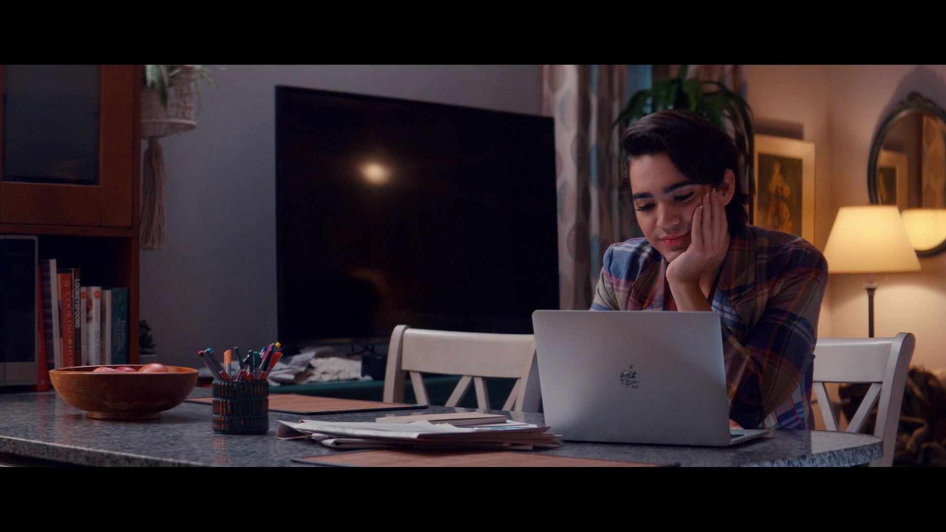 Apple MacBook Laptops In Glamorous S01E03 
