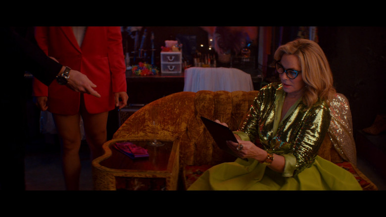 Apple iPad Tablet in Glamorous S01E07 "I Don't Care Who You Know" (2023) - 380682