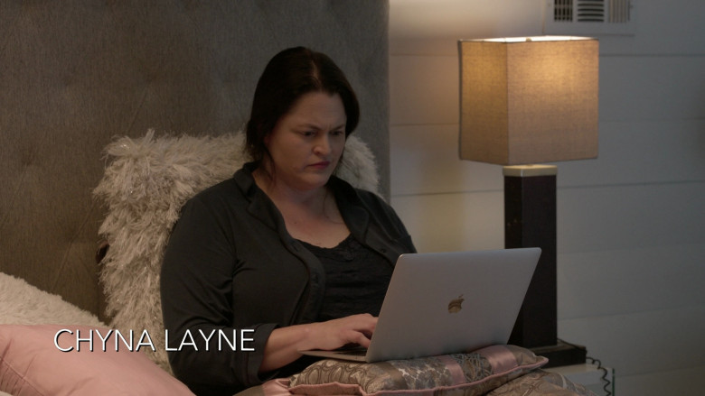 Apple MacBook Air Laptop in Judge Me Not S01E05 "Lights Out" (2023) - 380328