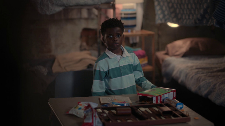 Hostess Twinkies and Cheez-It Crackers in Manifest S04E12 "Bug Out" (2023) - 375802