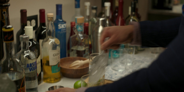 Absolut Vodka, The Glenlivet 12 Whisky, Skyy, Olmeca Altos Tequila in With Love S02E03 "Lily's Double Quinceañera" (2023) - 376054