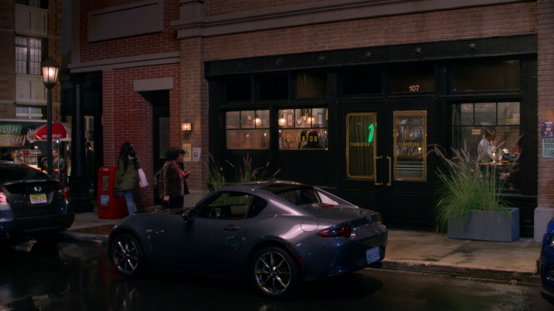 Mazda MX-5 Car in How I Met Your Father S02E14 "Disengagement Party" (2023) - 376915