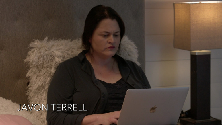 Apple MacBook Air Laptop in Judge Me Not S01E05 "Lights Out" (2023) - 380329
