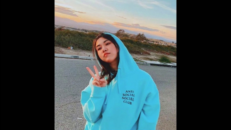 Anti Social Social Club Hoodie in Never Have I Ever S04E10 "...said goodbye" (2023) - 377711