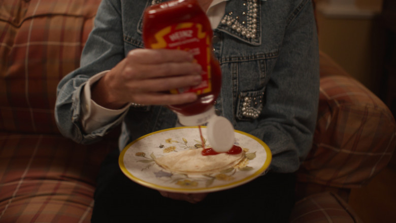 Heinz Art Of The Burger Ketchup in The Other Two S03E08 "Brooke Hosts a Night of Undeniable Good" (2023) - 379263