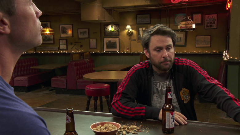 Coors Light Lamp and Pabst Blue Ribbon Bottle in It's Always Sunny in Philadelphia S16E02 "Frank Shoots Every Member of the Gang" (2023) - 377776
