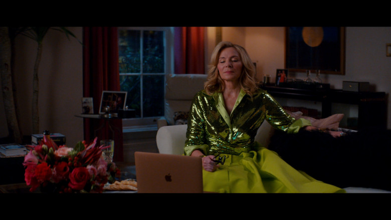 Apple MacBook Laptops in Glamorous S01E07 "I Don't Care Who You Know" (2023) - 380695