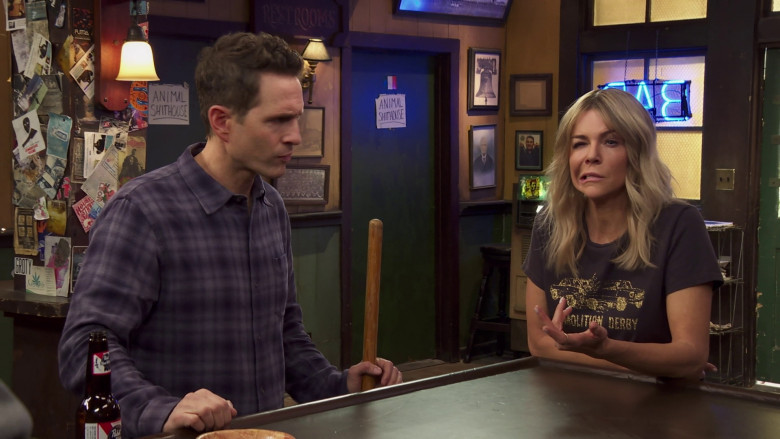 Pabst Blue Ribbon Beer in It's Always Sunny in Philadelphia S16E03 "The Gang Gets Cursed" (2023) - 379194