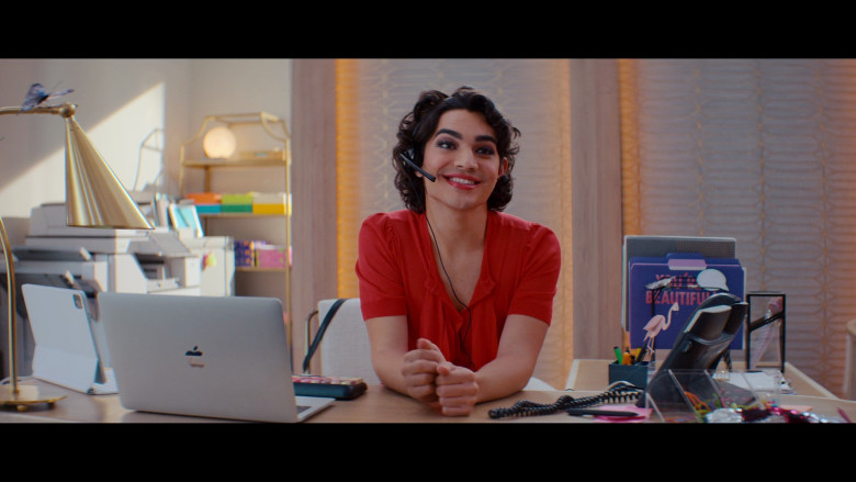Apple iPad and MacBook of Miss Benny as Marco Meija in Glamorous S01E07 "I Don't Care Who You Know" (2023) - 380678