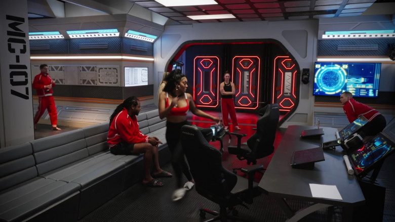 Dxracer Gaming Chairs in Stars on Mars S01E03 "Fire in the Hole" (2023) - 379986