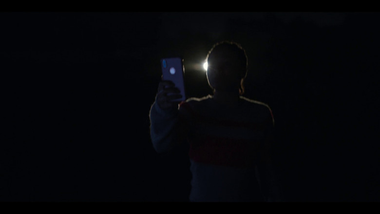 Apple iPhone Smartphone of Myha'la Herrold as Pia in Black Mirror S06E02 "Loch Henry" (2023) - 379046