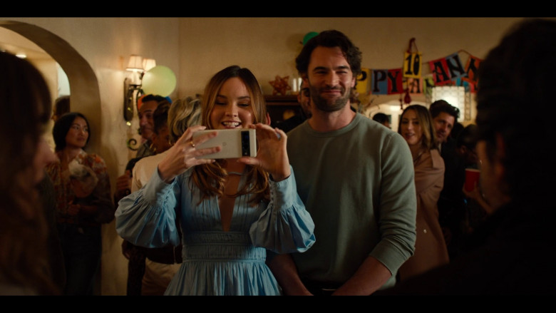 Google Pixel Smartphone Used by Liana Liberato as Tory Thompson in Based on a True Story S01E08 "The Universe" (2023) - 377414