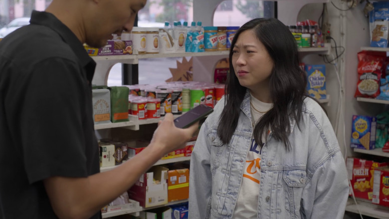 Skippy Peanut Butter, Stumptown Coffee Roasters, Pringles Chips, Nabisco Chicken in a Biskit Original Baked Snack Crackers, Nabisco Honey Maid Graham Crackers, Cheez-It Crackers, Ritz Crackers in Awkwafina Is Nora From Queens S03E06 "Car Fished" (2023) - 375589