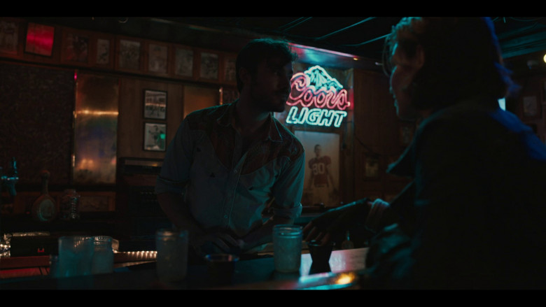 Coors Light Beer Signs in The Walking Dead: Dead City S01E01 "Old Acquaintances" (2023) - 379293