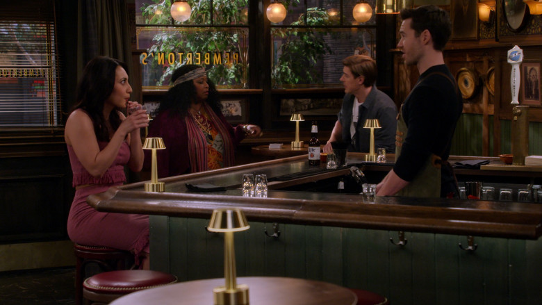 Blue Moon and Miller Lite Beer in How I Met Your Father S02E15 "Working Girls" (2023) - 378910