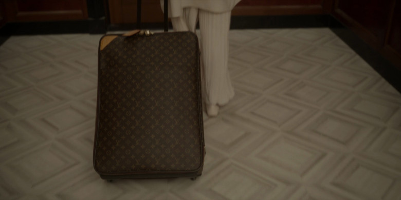 Louis Vuitton Luggage in And Just Like That... S02E02 "The Real Deal" (2023) - 381016