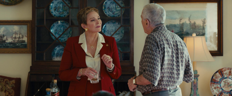 Johnnie Walker Red Label Whisky Enjoyed by Kim Cattrall as Tigger in About My Father (2023) - 379353