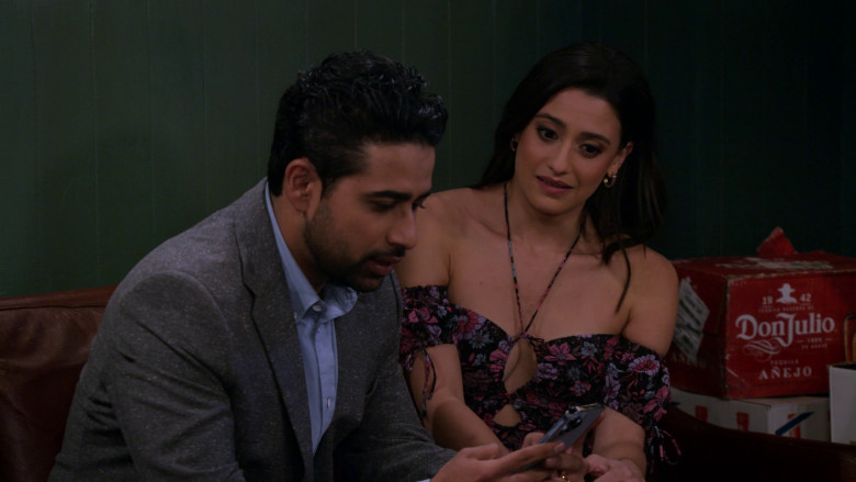 Don Julio 1942 Añejo Tequila Box in How I Met Your Father S02E14 "Disengagement Party" (2023) - 376891