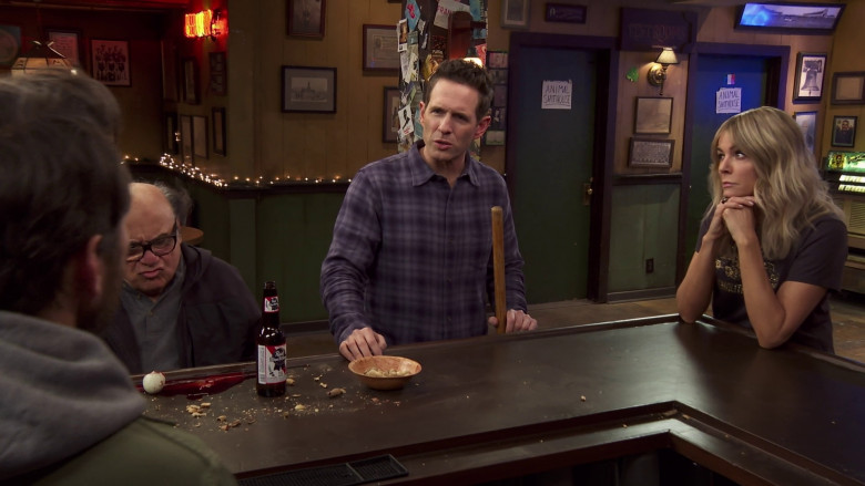 Pabst Blue Ribbon Beer in It's Always Sunny in Philadelphia S16E03 "The Gang Gets Cursed" (2023) - 379198