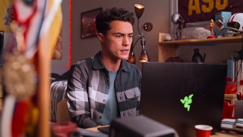 Razer Gaming Laptop of Darren Barnet as Paxton Hall-Yoshida in Never Have I Ever S04E01 "...lost my virginity" (2023) - 377455