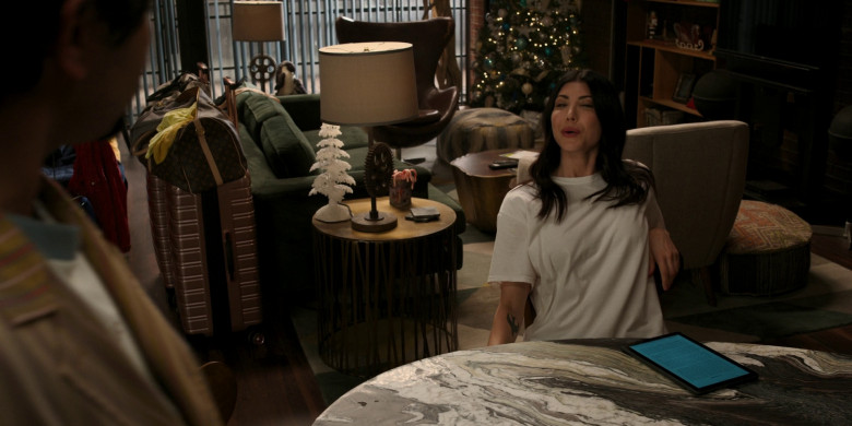 Louis Vuitton Bag in With Love S02E01 "Christmas Eve" (2023) - 375963