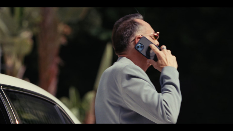 Apple iPhone Smartphone of Hank Azaria as Chaim in The Idol S01E03 "Daybreak" (2023) - 379691