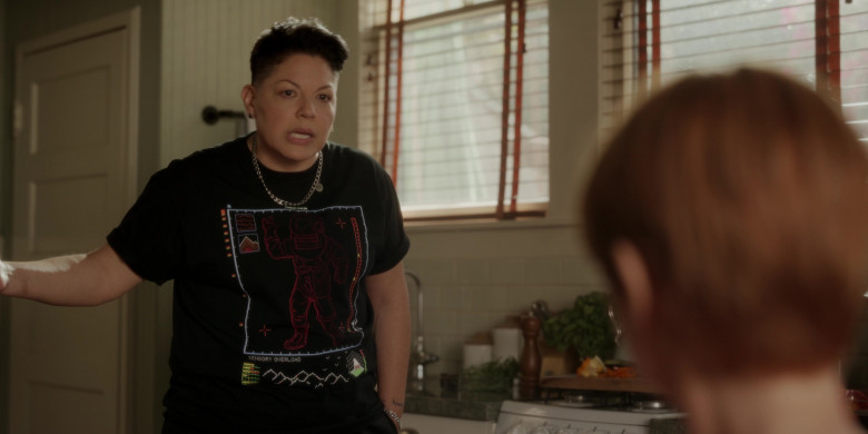 Billionaire Boys Club Xray T-Shirt Worn by Sara Ramirez as Che Diaz in And Just Like That... S02E03 "Chapter Three" (2023) - 381722