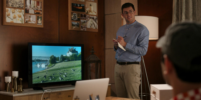 Apple MacBook Laptops in With Love S02E03 "Lily's Double Quinceañera" (2023) - 376062